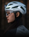 Kask rowerowy PRO z wbudowanymi lampkami LED purple